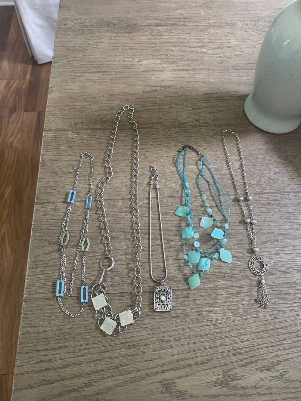 Lot of 5 necklaces